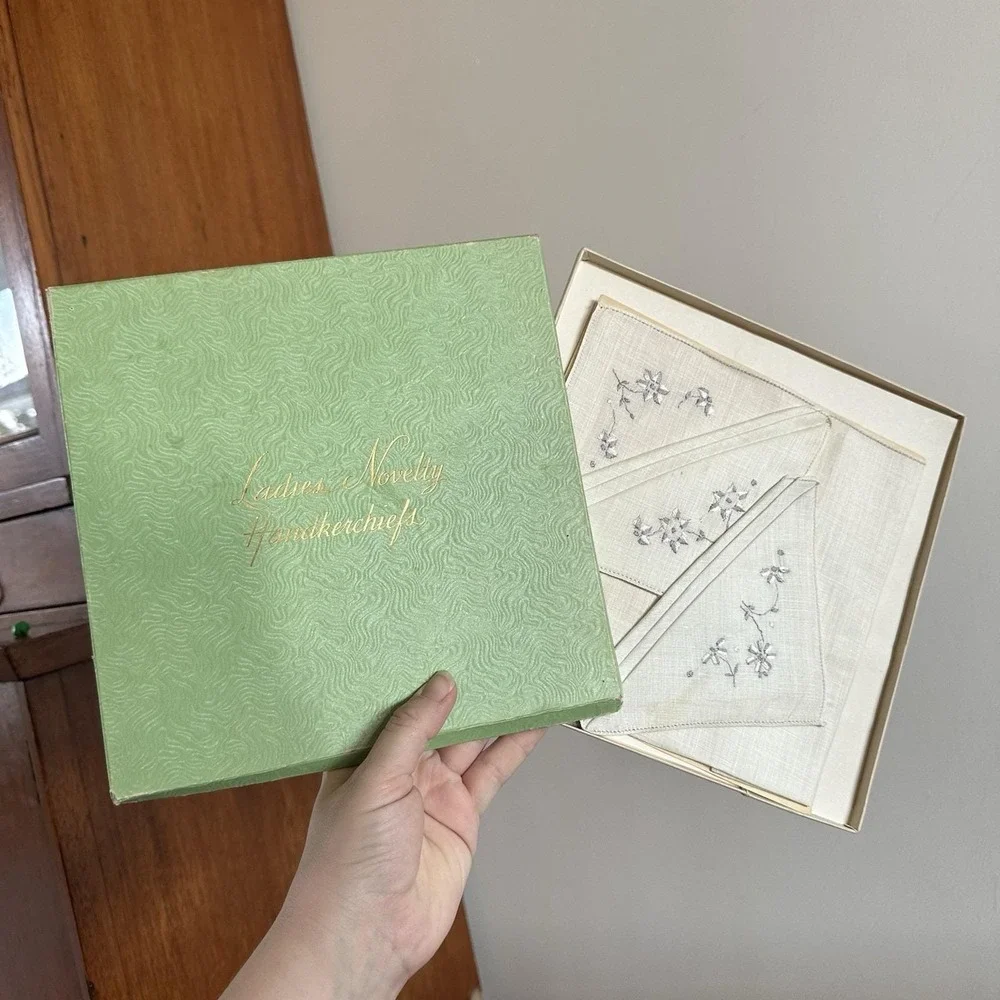 New VTG Boxed Set 3 Floral Embroidered‎ Ladies Handkerchiefs White Wedding